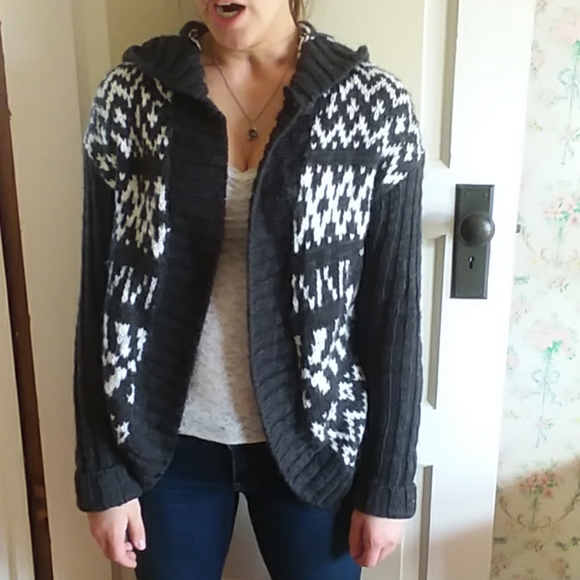 Long sweater with hood - Picture 5 of 5